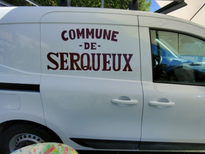Lettering on car